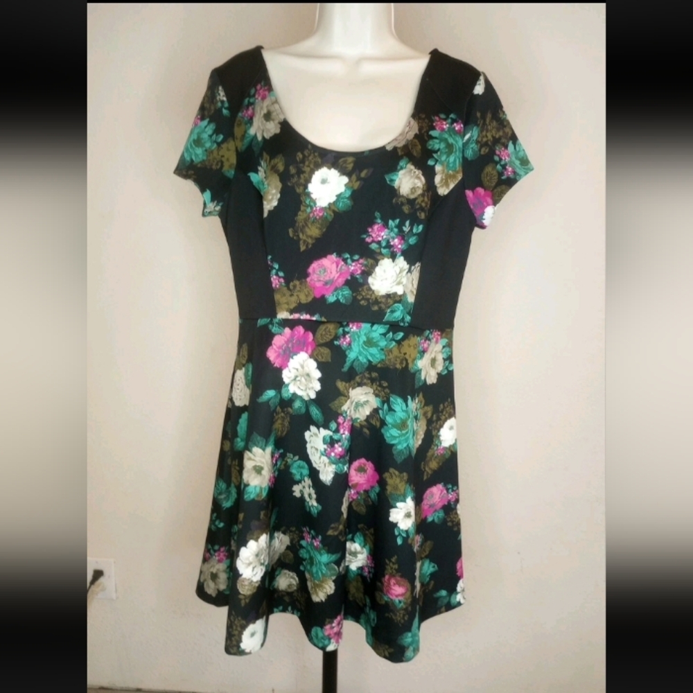 Elle Black Dress with Zipper Detail